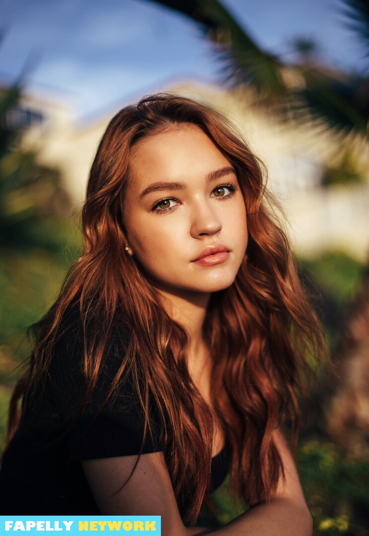 Sadie Stanley / sadieastanley Γυμνό Φωτογραφία #2